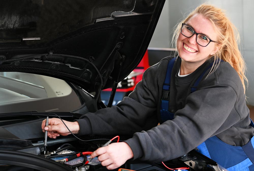 Tamara Allenbach - Automobil-Mechatronikerin